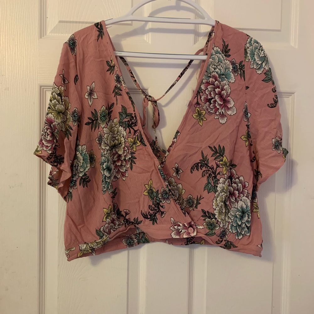 Cropped floral pink blouse